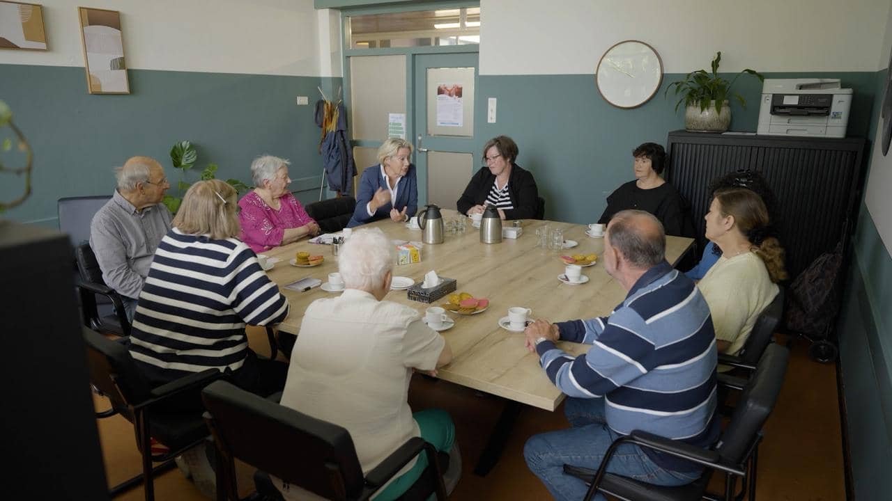 Beeld van ervaringsdeskundige in video.